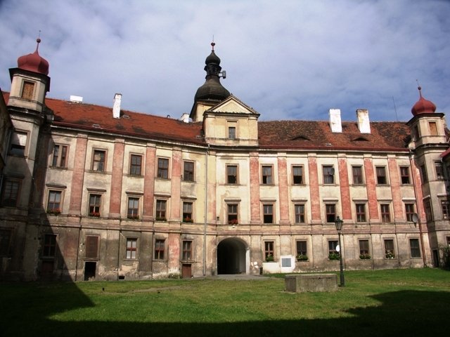 Informační centrum s expozicemi Bělá pod Bezdězem