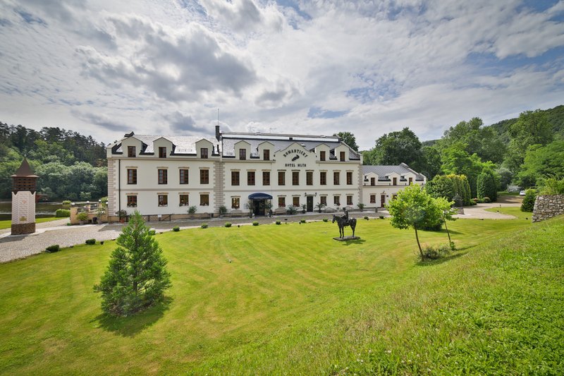 Grill restaurant Mlýn Karlštejn