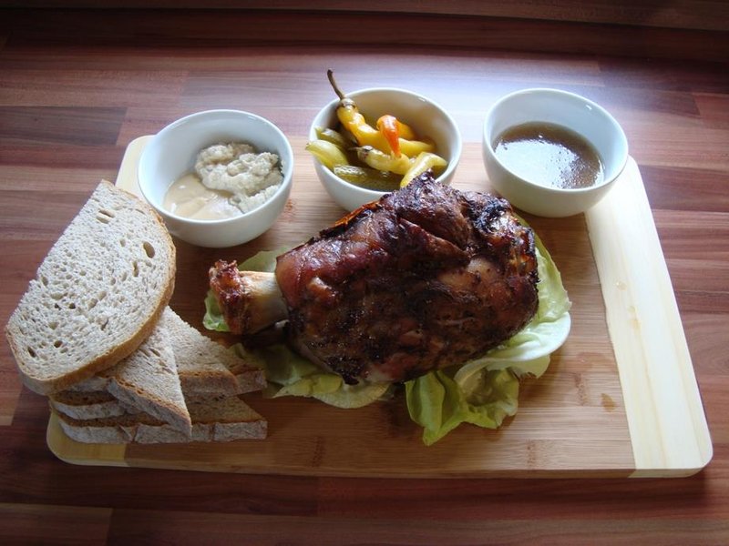 Cyklobar a penzion 100dola - restaurace